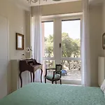 Apartment Casa Lazzarini Luxury Di Fronte Al Teatro Rossini