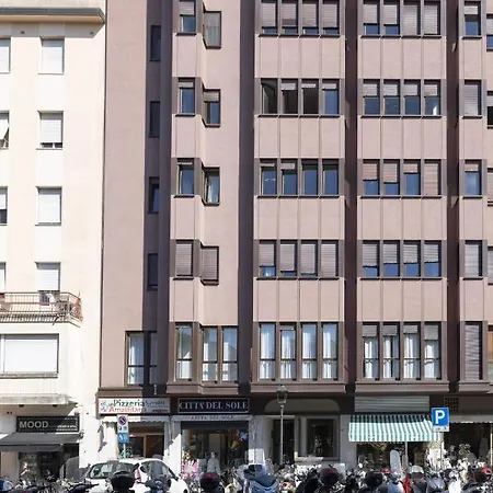 Апартаменты Casa Lazzarini Luxury Di Fronte Al Teatro Rossini *