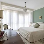 Casa Lazzarini Luxury Di Fronte Al Teatro Rossini
