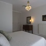 Casa Lazzarini Luxury Di Fronte Al Teatro Rossini *