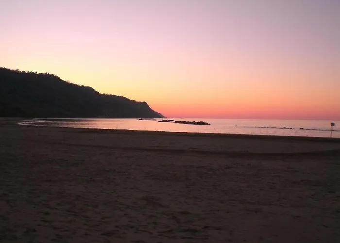 Casa Lazzarini Luxury Di Fronte Al Teatro Rossini アパート