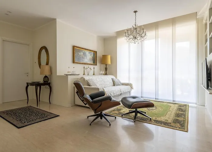 Casa Lazzarini Luxury Di Fronte Al Teatro Rossini *